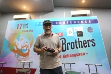 Iwan Fals Tanggapi Lagu...