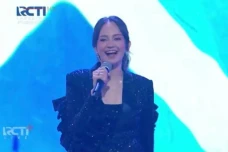 Enzy Storia Gugup Nyanyi...