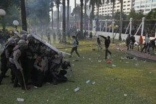 Polisi Tangkap 301 Demonstran...