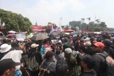 Ratusan Demonstran RUU...