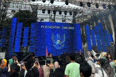 4 Musisi Tampilkan Visual...