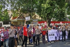 Geruduk Kantor PDIP,...