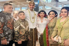 Amora Lemos Mulai Bergaya...