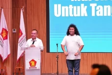 Ikuti Jejak Riza Patria,...