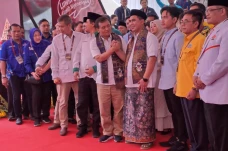Diantar Bibit Waluyo,...
