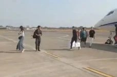 Fasilitas Mewah Plesiran...