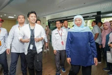 Tes Kesehatan, Khofifah-Emil...