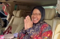 Risma Bakal Mundur dari...