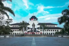 Tekan Emisi, Masuk Kawasan...