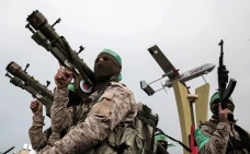 2 Roket Hizbullah yang...
