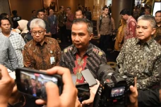 Presiden Jokowi Perpanjang...
