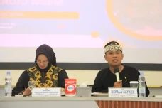 Bertugas Hari Pertama,...