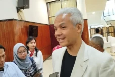 41 Daerah Pilkada Lawan...