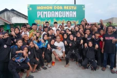 Resmikan Masjid Sakaya...