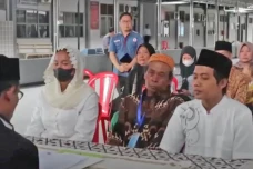 Tangis Haru Warnai Pernikahan...