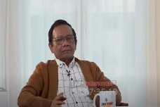 Singgung Gibran, Mahfud...