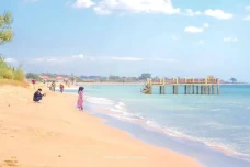 5 Pantai Pasir Putih...