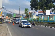 Jalur Puncak Mulai Normal,...