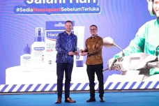 Hansaplast Perkuat Komitmen...
