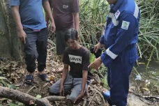 Kebejatan Paman di Mura...