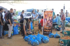 INH Salurkan Bantuan...