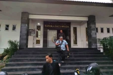 4 Jam Lebih Diperiksa...