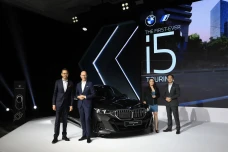BMW i5 Touring: Station...
