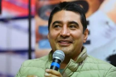 Profil Erik Morales,...