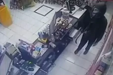 Perampokan Minimarket...