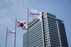 Samsung Gelar PHK Massal,...