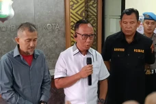 4 Keluarga Datangi RS...
