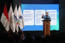 Hary Tanoesoedibjo Bagikan...