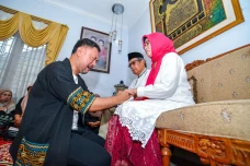 Momen Haru Ronal Surapradja...