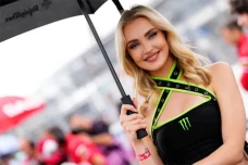Gaji Umbrella Girl MotoGP,...