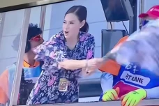 Maia Estianty Kibarkan...