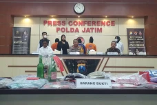 Polisi Gerebek Pesta...