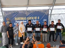 Kementan Serahkan Tanda...