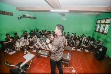 Berwirausaha sambil...