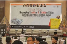 Pakar Hukum UII Bedah...