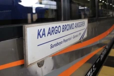 KA Argo Bromo Anggrek...