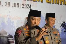 24 Kombes Dimutasi dari...