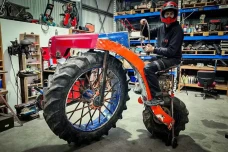 Gahar, Sepeda Motor...