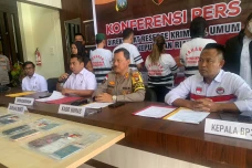 Selundupkan PMI Ilegal...