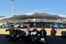 Pengguna Media Sosial...
