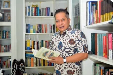 Peluncuran Buku 100...