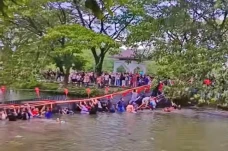 Viral Jembatan Taman...
