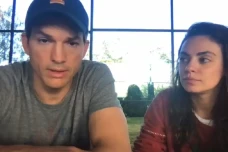 Ashton Kutcher Berencana...