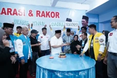 Relawan Gelar Syukuran...