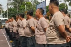 Unik! 60 Polisi Gendut...