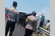 Bus Rombongan Santri...